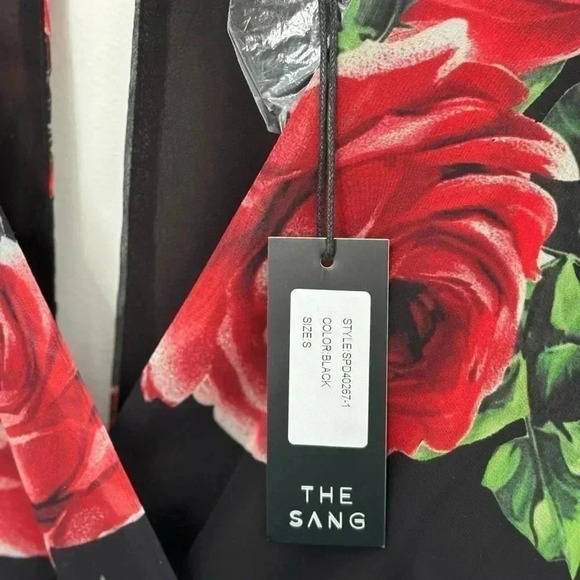 NWT The Sang Rose Romper Roses 🩵 - Picture 4 of 4